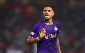 Hoàng Hên là 'món quà' của HLV Kim Sang Sik