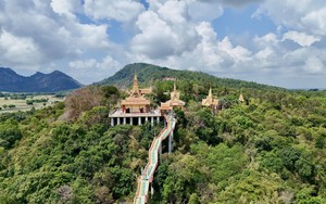 Vẻ đẹp thanh bình của chùa Tà Pạ giữa vùng Bảy Núi, An Giang