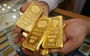 Giá vàng duy trì đà giảm sau quyết định của FED