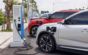 Chủ xe VinFast háo hức với hệ thống 99 siêu trạm sạc mới, thoải mái đi xa không lo điểm dừng