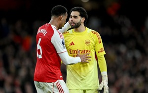 Arsenal lại hơn Man City 5 điểm: Xấu xí cũng được, quan trọng là vô địch!