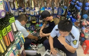 2.000 lõi vợt pickleball không rõ nguồn gốc bị cơ quan chức năng phát hiện và niêm phong