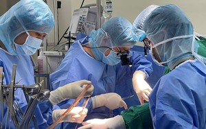 Phẫu thuật tim ít xâm lấn xóa bỏ vết mổ dài ám ảnh