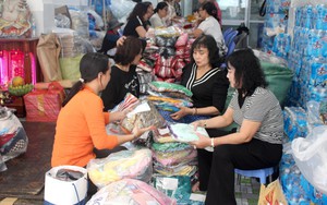 Tặng hơn 1.000 bộ áo dài cho phụ nữ vùng biên