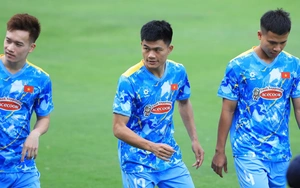 'Cánh chim lạ' vượt Tiến Linh, thuyết phục HLV Kim Sang Sik 