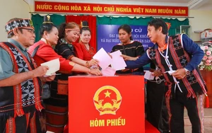 Tiếp nối mạch nguồn dân chủ, vững bước tiến vào giai đoạn phát triển mới