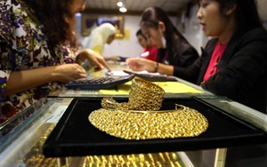 Giá vàng tại châu Á giảm xuống mức thấp nhất trong năm nay
