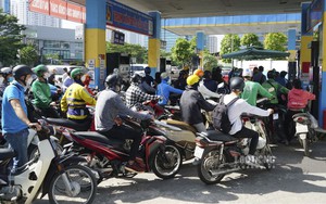 Biến động giá xăng dầu, người dân tìm cách tiết kiệm chi phí