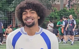 Vừa tới Hà Nội, ngôi sao vô địch FA Cup lên tiếng về trận gặp ĐT Việt Nam