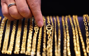 Thị trường năng lượng và tài chính toàn cầu biến động mạnh - Giá vàng tăng 2%