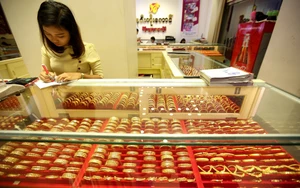  Giá vàng sáng 26/3 đi ngang