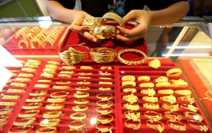 Giá vàng sáng 27/3 giảm 1,6 triệu đồng/lượng