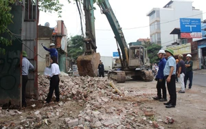 Hà Nội: Cưỡng chế thu hồi đất thực hiện dự án xây dựng đường Tam Trinh