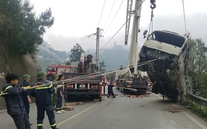 Khẩn trương khắc phục hậu quả vụ xe khách 29 chỗ lao xuống vực tại Tam Đảo
