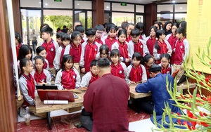 Chạm vào di sản trong không gian 'Thưởng lãm Châu phê – Lưu dấu Mộc bản' tại Hà Nội