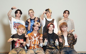 Nhóm nhạc ONE OR EIGHT cảm động trước tình cảm của khán giả Việt Nam