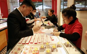 Giá vàng sáng 30/3 giảm 1,4 triệu đồng/lượng