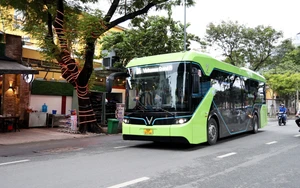 Hà Nội đề xuất lộ trình chuyển đổi xe buýt sử dụng năng lượng xanh