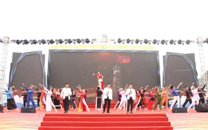 Khai mạc Liên hoan Tuyên truyền lưu động toàn quốc