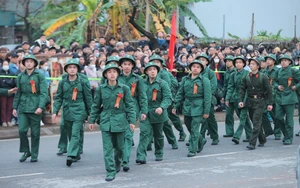 Thanh niên Thủ đô hăng hái lên đường nhập ngũ