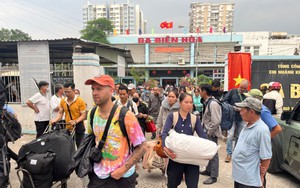 Vụ cầu Ghềnh bị sà lan đâm trúng: Bắt đầu trung chuyển khách bằng đường bộ