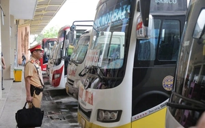 Cảnh sát giao thông dùng xe khách giường nằm 2 tầng chạy thực tế các tỉnh miền núi để đánh giá tình hình an toàn giao thông