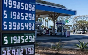 Giá xăng tại Mỹ tăng 14% trong một tuần do tác động từ xung đột Trung Đông