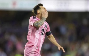 Messi ghi bàn thứ 899 trong sự nghiệp bằng siêu phẩm 'lốp' bóng