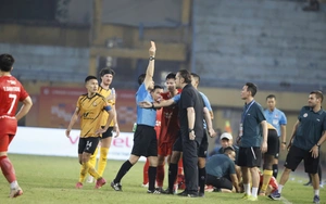 HLV Popov là 'ngòi nổ' khiến V-League nóng bỏng