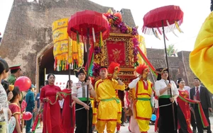 Đặc sắc Lễ hội Thành Bản Phủ, tưởng nhớ tướng quân Hoàng Công Chất