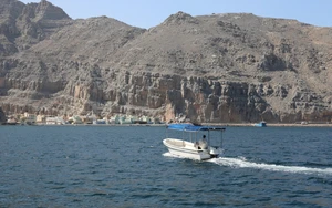 Các nhà sản xuất dầu Trung Đông chuẩn bị cho việc nối lại xuất khẩu qua eo biển Hormuz