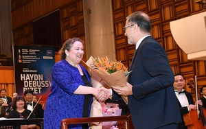 Nữ nhạc trưởng Zahia Ziouani lưu diễn tại Việt Nam