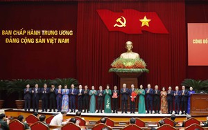 Hội nghị công bố Quyết định của Bộ Chính trị về công tác cán bộ