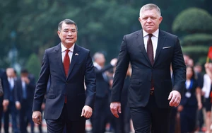 Thủ tướng Lê Minh Hưng chủ trì Lễ đón Thủ tướng Slovakia thăm chính thức Việt Nam