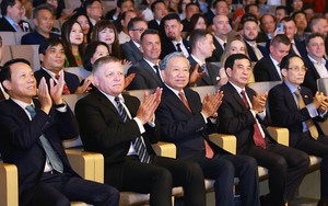 Tổng Bí thư, Chủ tịch nước và Thủ tướng Slovakia dự Hòa nhạc hữu nghị Việt Nam - Slovakia