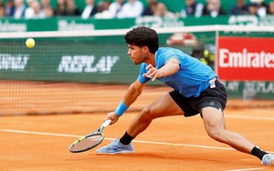 Carlos Alcaraz rút lui khỏi Barcelona Open: 'Canh bạc đất nện' sớm phát tín hiệu rủi ro