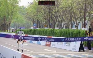 Robot hình người lập kỷ lục tại giải chạy bán marathon ở Trung Quốc