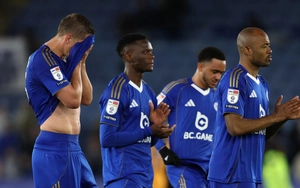 Vì sao Leicester phải xuống tận hạng 3?
