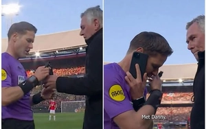 Trọng tài dừng trận đấu để nghe điện thoại, sự thật phía sau gây bất ngờ