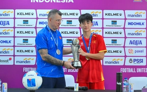 Tin nóng bóng đá Việt hôm nay 25/4: U17 Việt Nam tự hào với chức vô địch Đông Nam Á; VFF thưởng 'nóng' 1,1 tỷ đồng