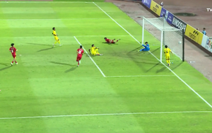 VIDEO VAR công nhận bàn thắng của Văn Dương