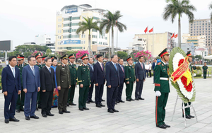 Tổng Bí thư, Chủ tịch nước Tô Lâm dâng hương tưởng niệm các Anh hùng liệt sĩ tại Đà Nẵng
