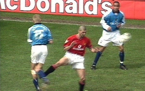 Cựu thủ quân MU tiếp tục thổi lên 'ngọn lửa thù' với gia đình Haaland