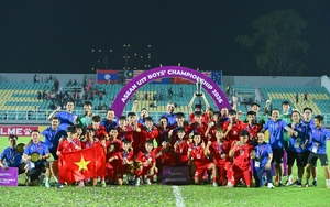 HLV Roland mang niềm tin cho các lò đào tạo trẻ