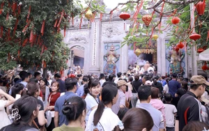 Phú Thọ: Biển người dâng hương Giỗ Tổ Hùng Vương