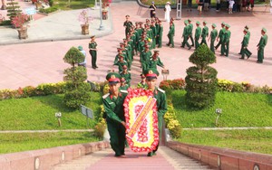 Hàng ngàn du khách đến Thành cổ Quảng Trị dịp Giỗ Tổ Hùng Vương