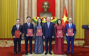 Tổng Bí thư, Chủ tịch nước Tô Lâm trao Quyết định bổ nhiệm cho 5 Đại sứ nước CHXH Việt Nam tại nước ngoài
