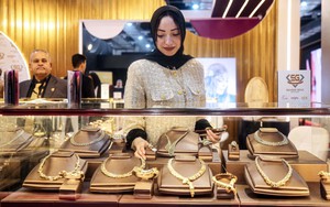 Giá vàng chạm đáy 3 tuần khi đàm phán Mỹ-Iran bế tắc