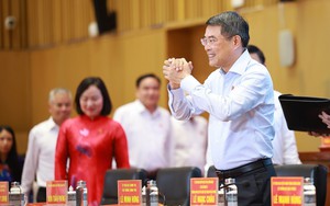 Thủ tướng Lê Minh Hưng tiếp xúc cử tri thành phố Hải Phòng
