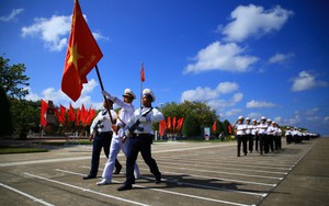 Đem cờ Tổ quốc ra nơi đầu sóng ngọn gió ở Trường Sa